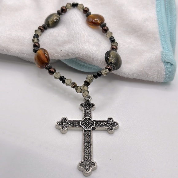 Beautiful Beaded Cross Rear View mirror Hanger - Picture 1 of 2